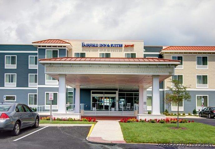 Hotel Fairfield & By Marriott Island Waterfront